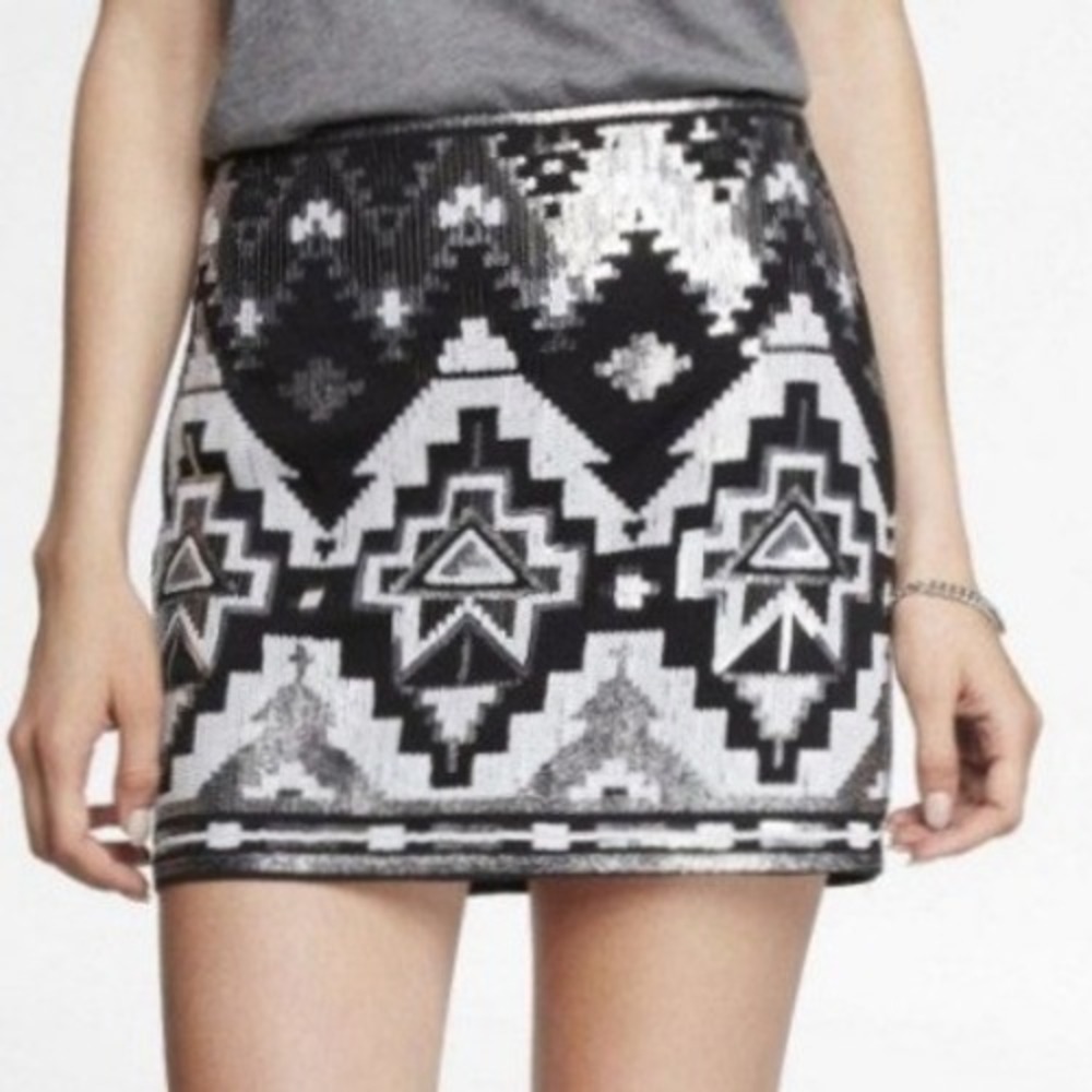 Express Women's Size Large Mini Skirt Black Silver White Sequins Aztec Pull On